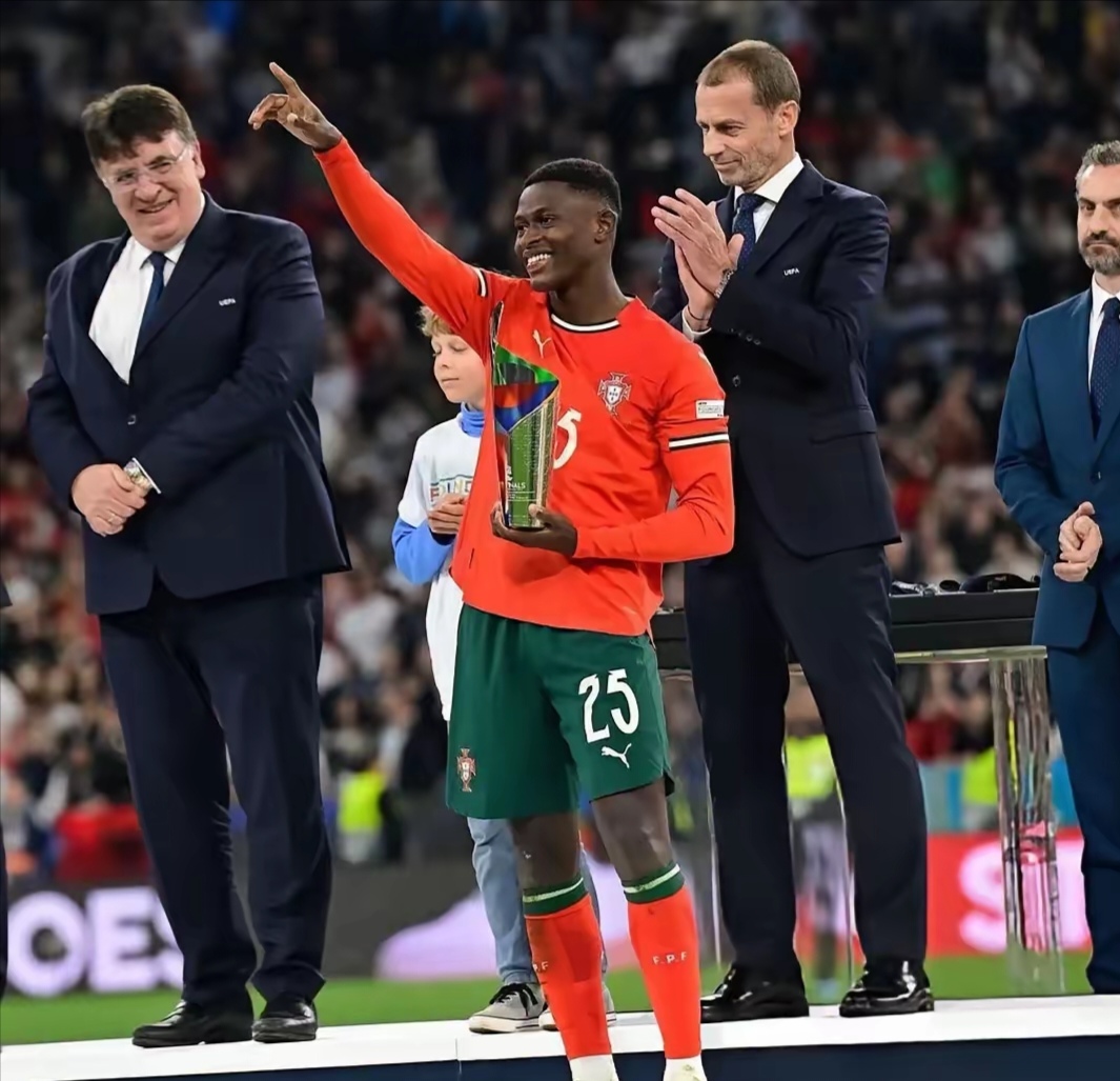 开云中国-今夜葡萄牙体育备战社区盾；门线救险细节曝光；球迷炸锅；资深球员宣示担当的简单介绍-开云中国